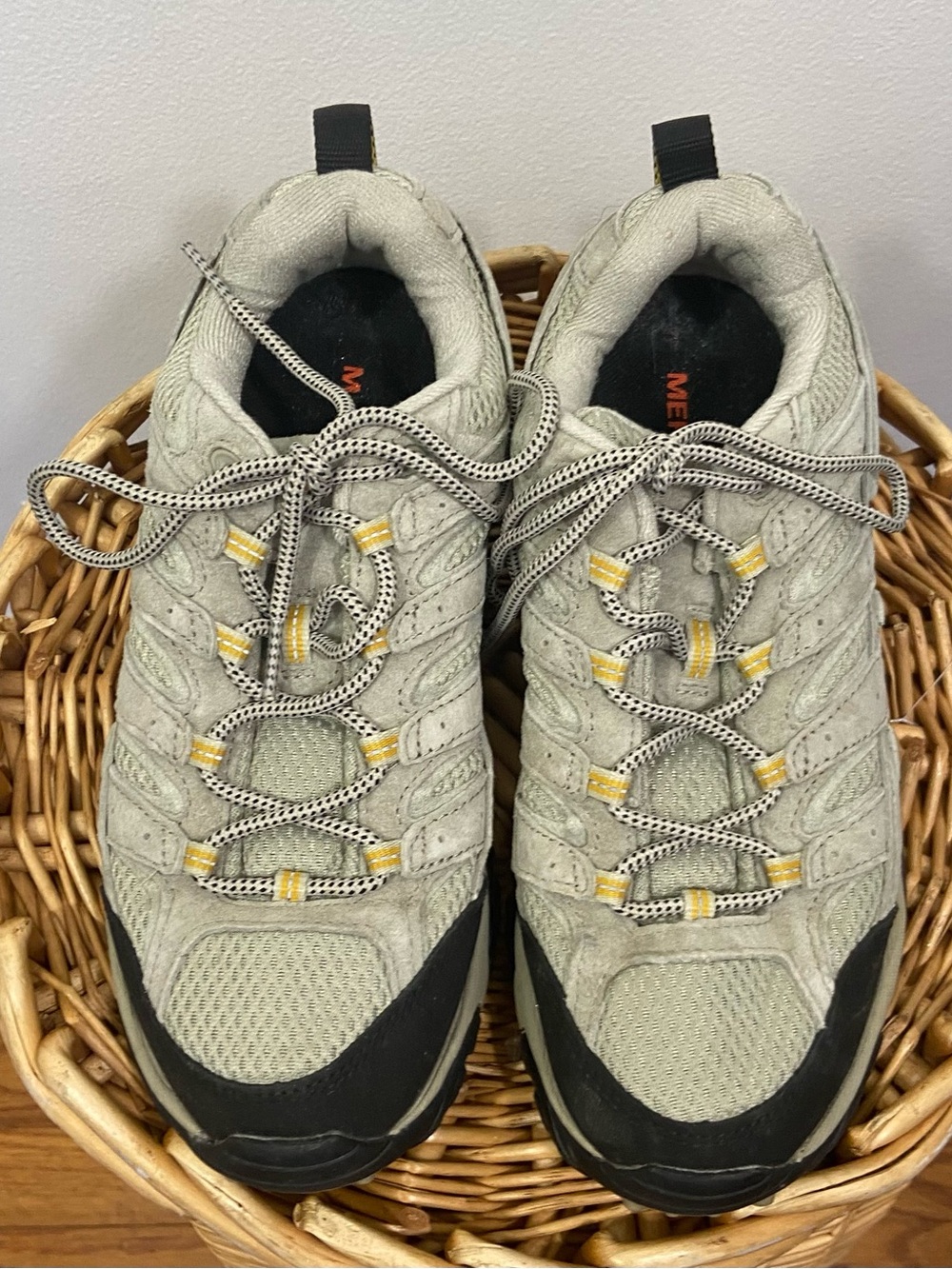 Merrell Moab 2 Ventilator Hiking Shoes Womens 9 Vibram Sole Taupe Hiking Suede